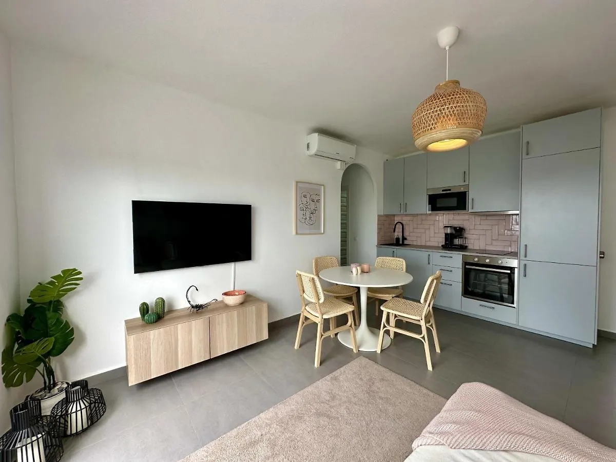 Las Palmas 8B Oasis Properties 네르하